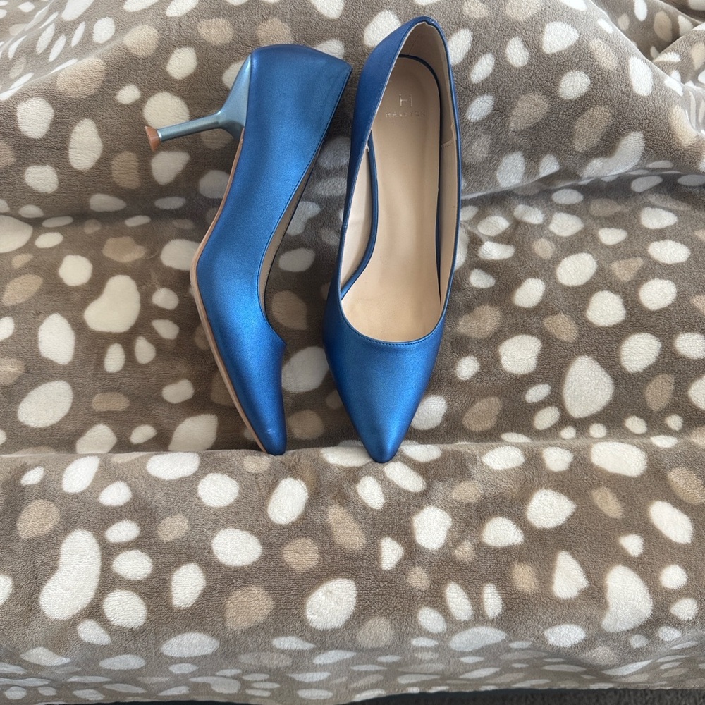 Vintage inspired elegance by Halston. Vegan leather, rubber sole. - Picture 3 of 8